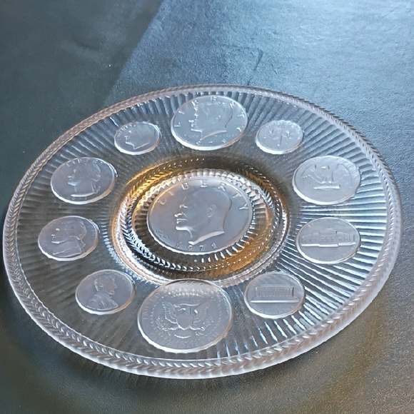 Vintage Imperial Silver Dollar 1971 Coin Design Glass Plate Second Edition - Picture 1 of 9